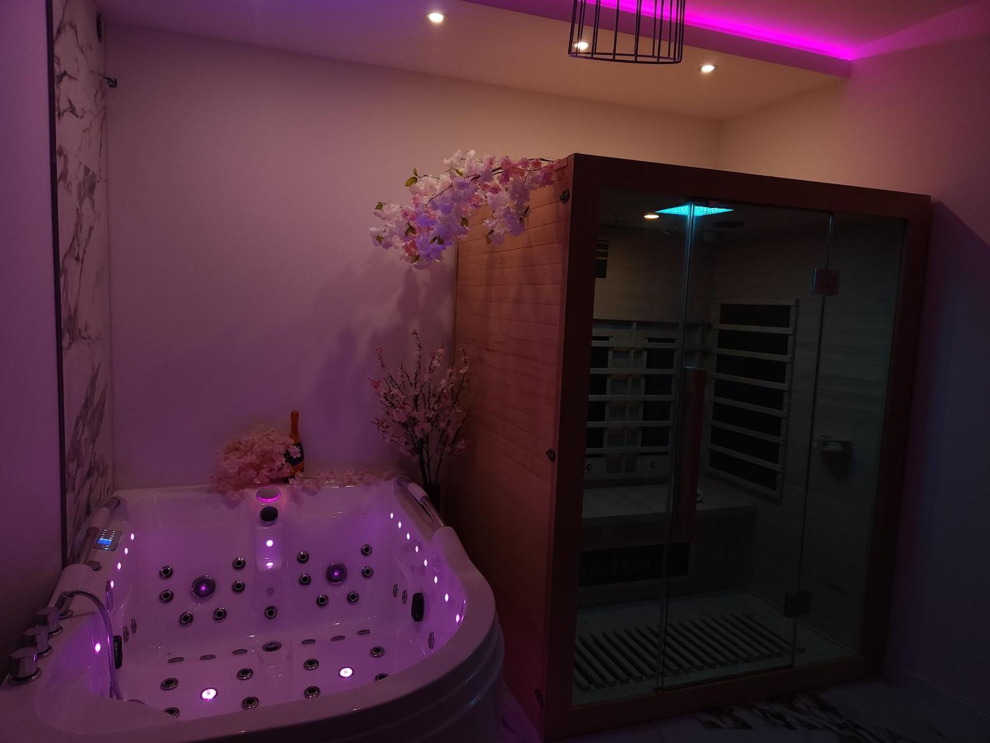 New In Gdansk! Red Room In The Heart Of Gdansk - Bdsm - With A Luxury Jacuzzi And Access To A Sauna Exteriér fotografie