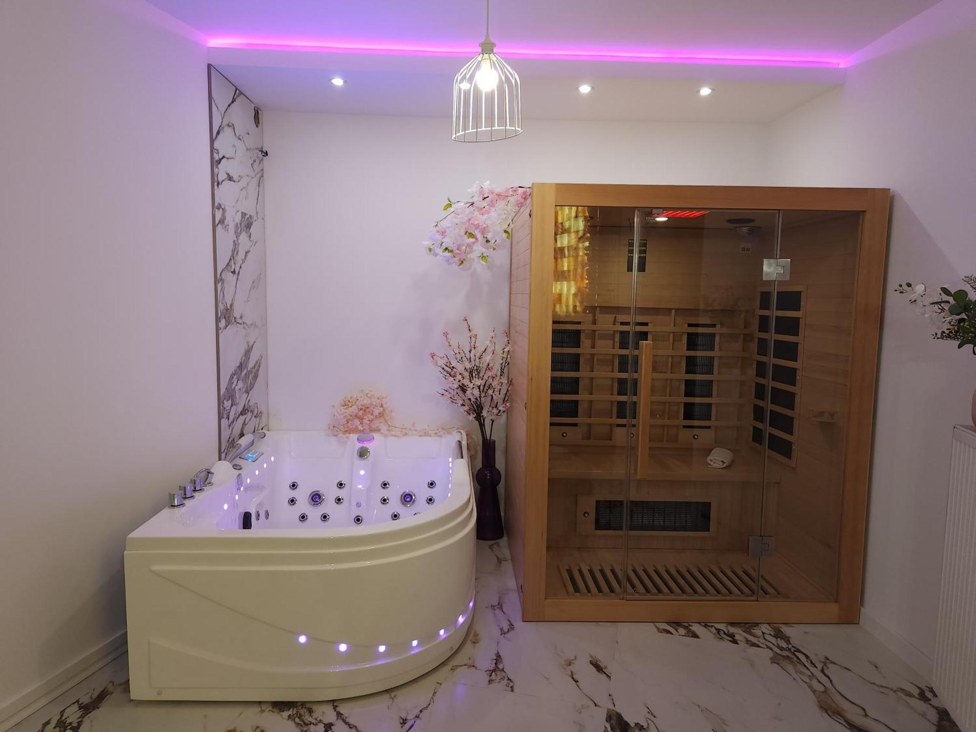 New In Gdansk! Red Room In The Heart Of Gdansk - Bdsm - With A Luxury Jacuzzi And Access To A Sauna Exteriér fotografie
